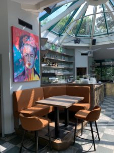 Pader-Café-Innenbereich_mit_Frida_Kahlo
